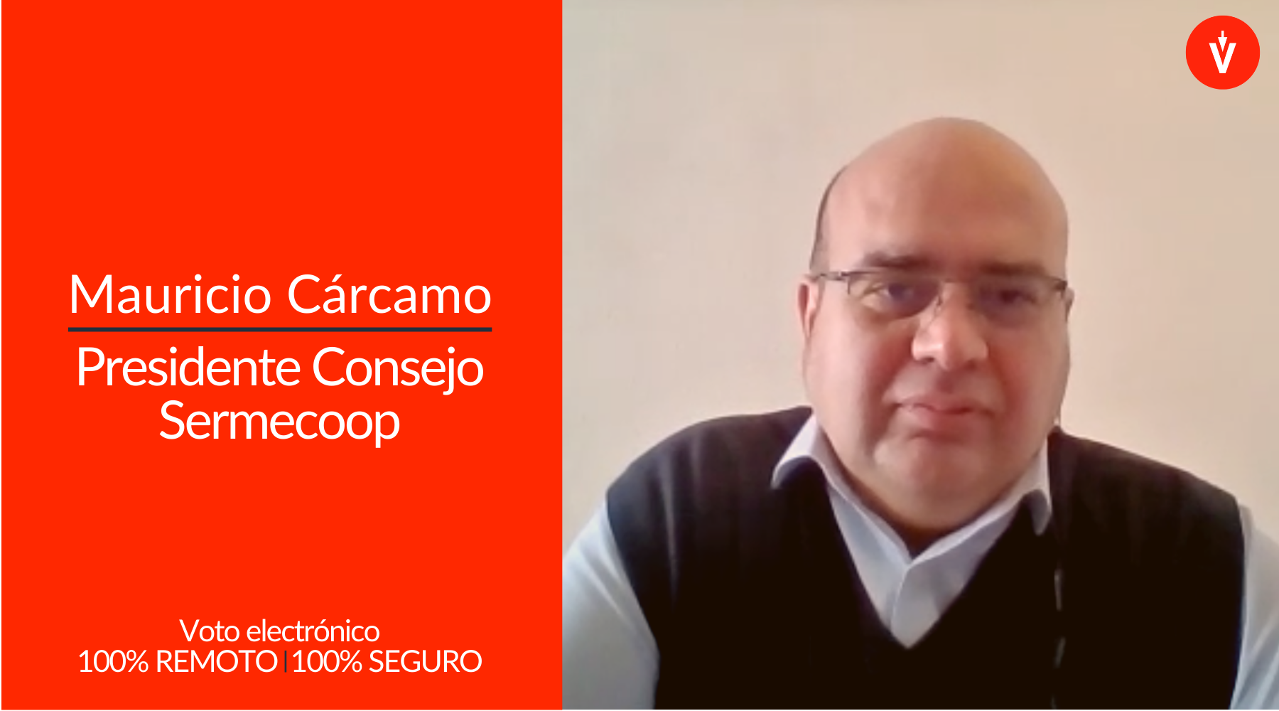 Mauricio Cárcamo, Presidente del Consejo Sermecoop, con parque naranjo que dice su nombre, más logo de EVoting