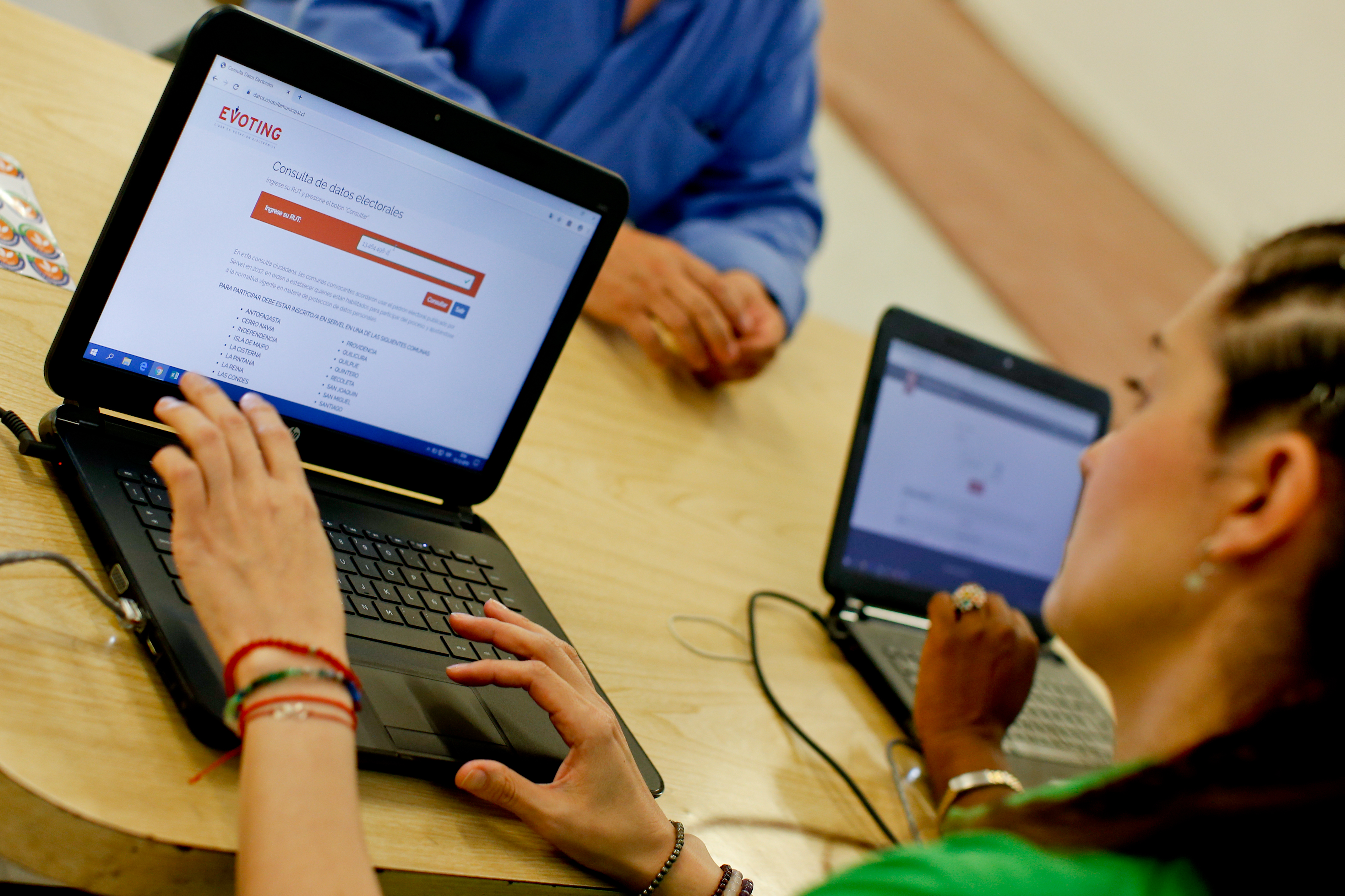 Woman in front of a computer voting on the EVoting electronic voting platform