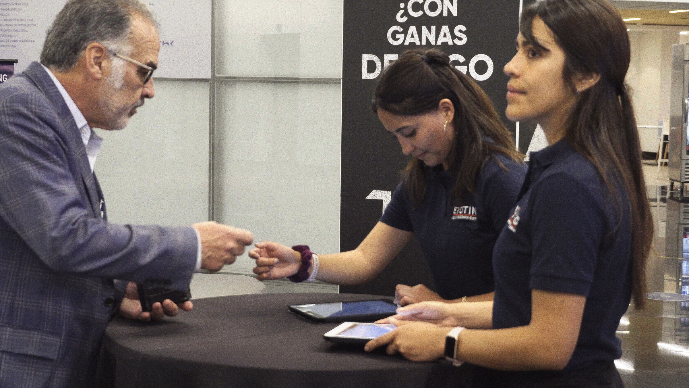 EVoting monitors assisting voters in the Chilean Chamber of Construction (CChC) voting
